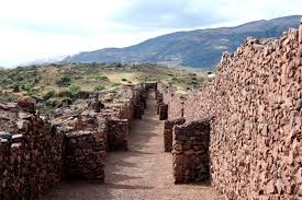 09 – El Complejo de Piquillacta. Dicen que no son restos incas, sino de una cultura anterior, los Wari. Tienen más de mil años de antigüedad.